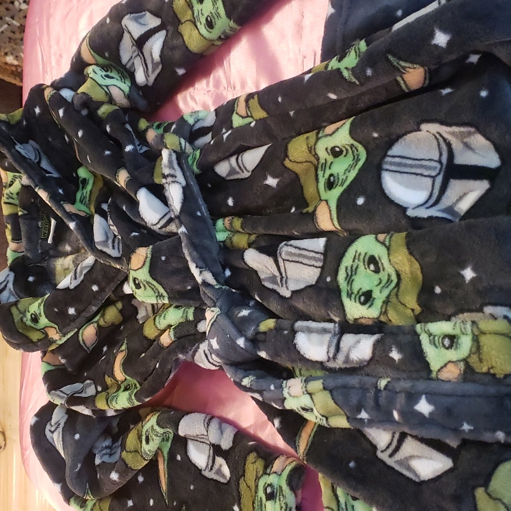 Robe - Picture 7 of 8